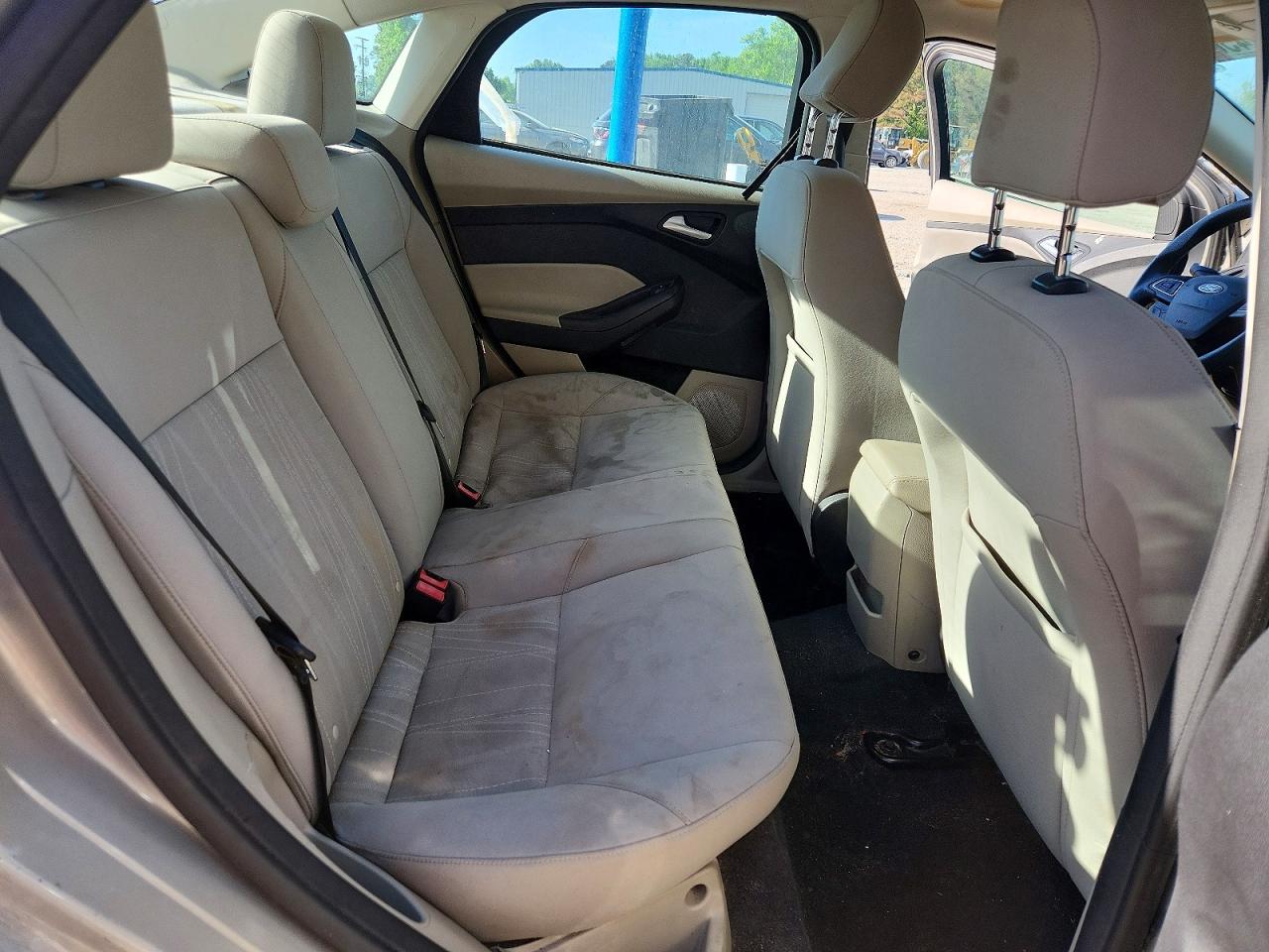 2015 FORD FOCUS SE photo 19