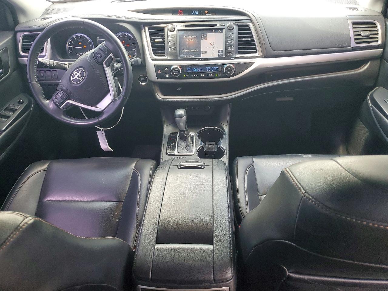 2019 TOYOTA HIGHLANDER XLE photo 15