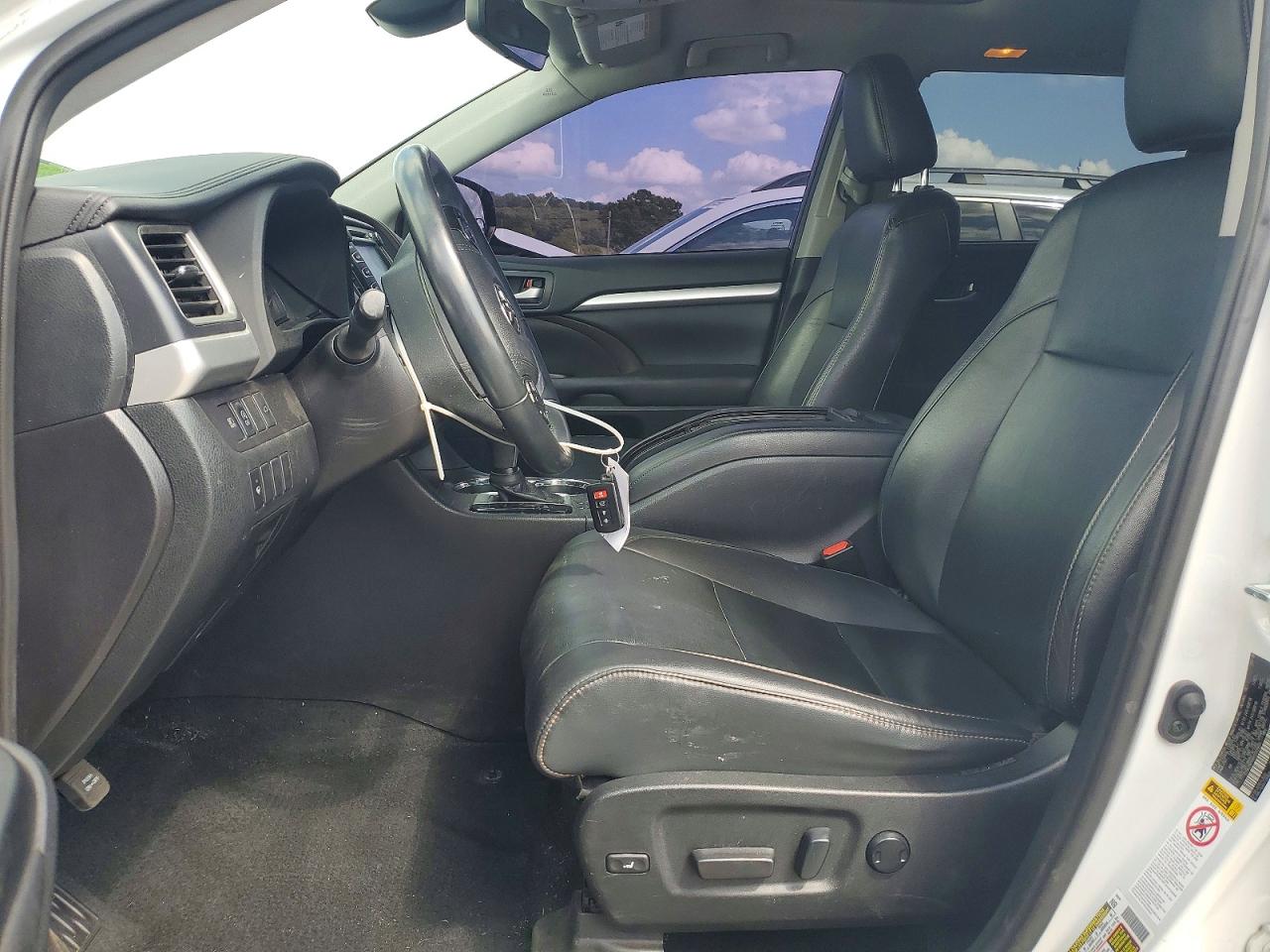 2019 TOYOTA HIGHLANDER XLE photo 13