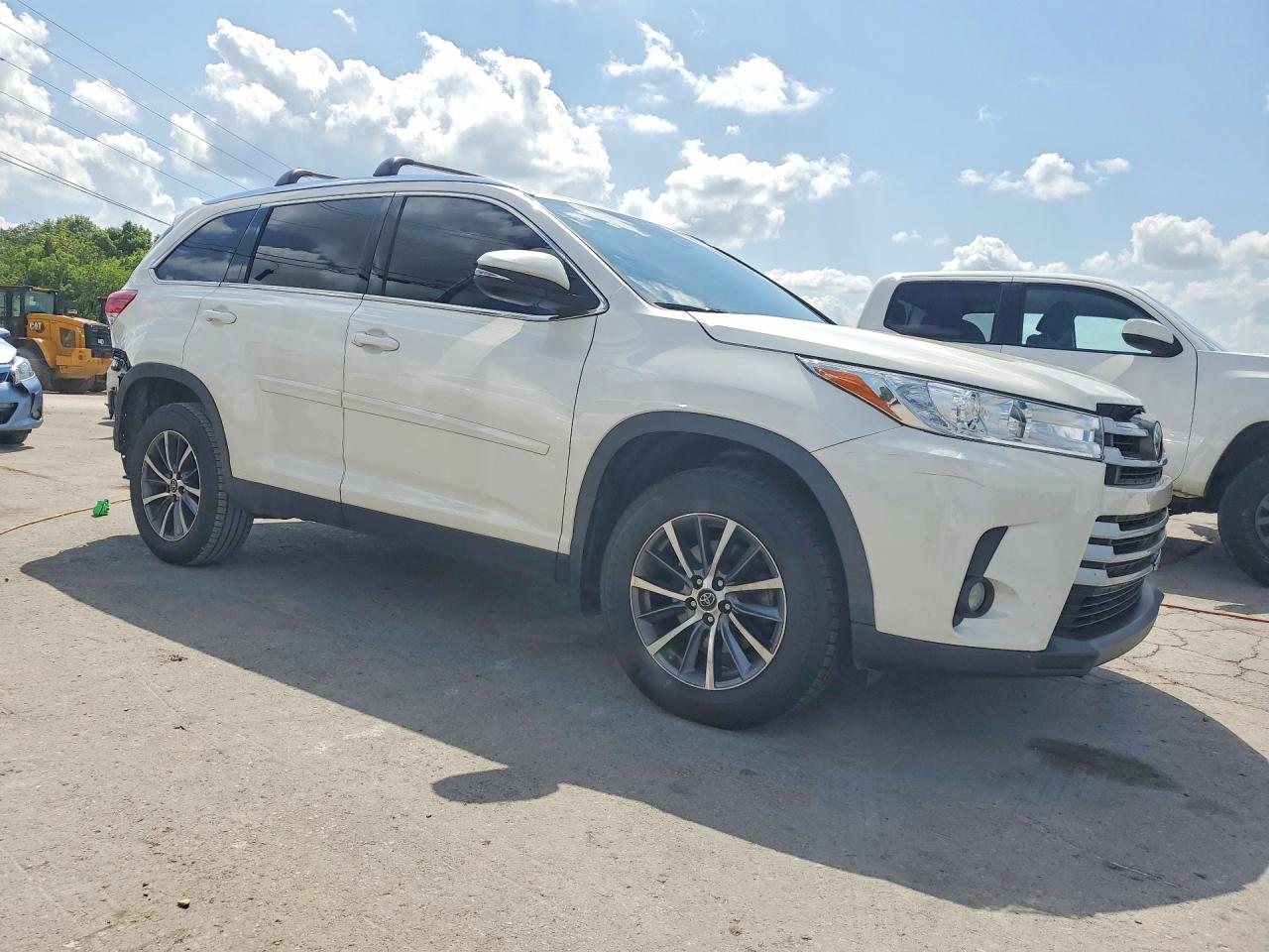 2019 TOYOTA HIGHLANDER XLE photo 7