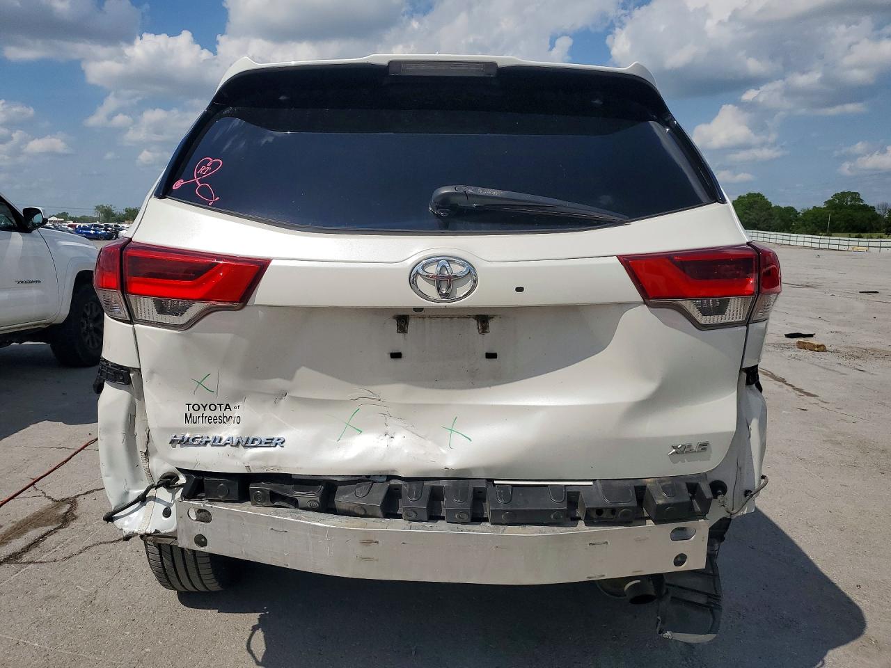 2019 TOYOTA HIGHLANDER XLE photo 11
