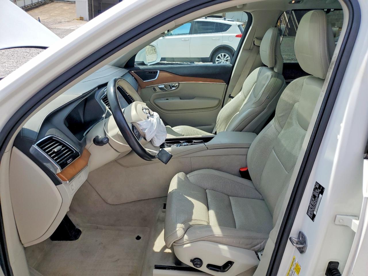 2016 VOLVO XC90 T6 photo 19