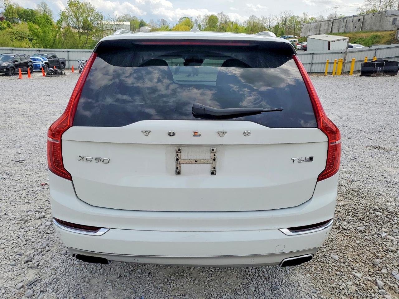 2016 VOLVO XC90 T6 photo 16