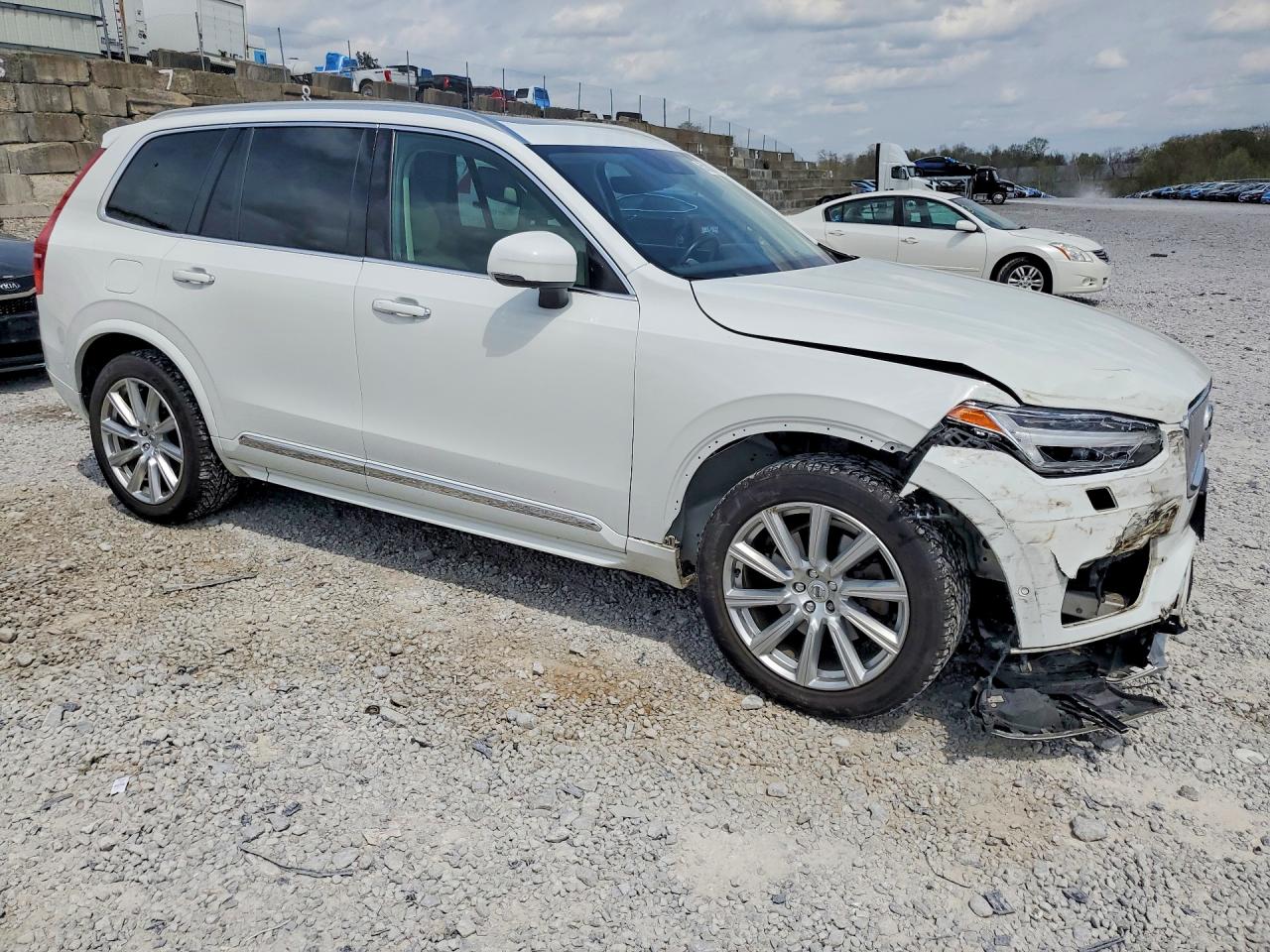 2016 VOLVO XC90 T6 photo 10