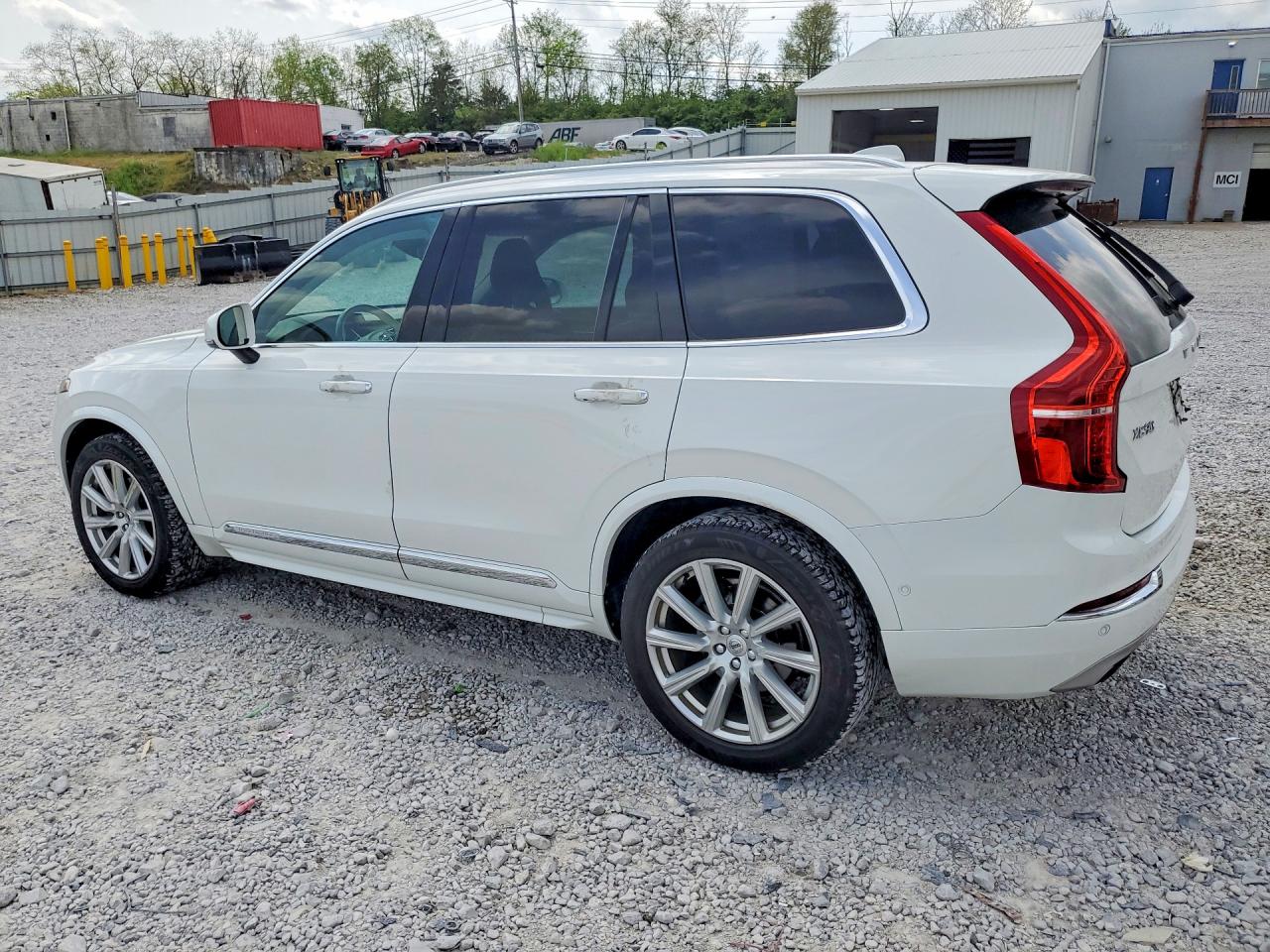 2016 VOLVO XC90 T6 photo 4