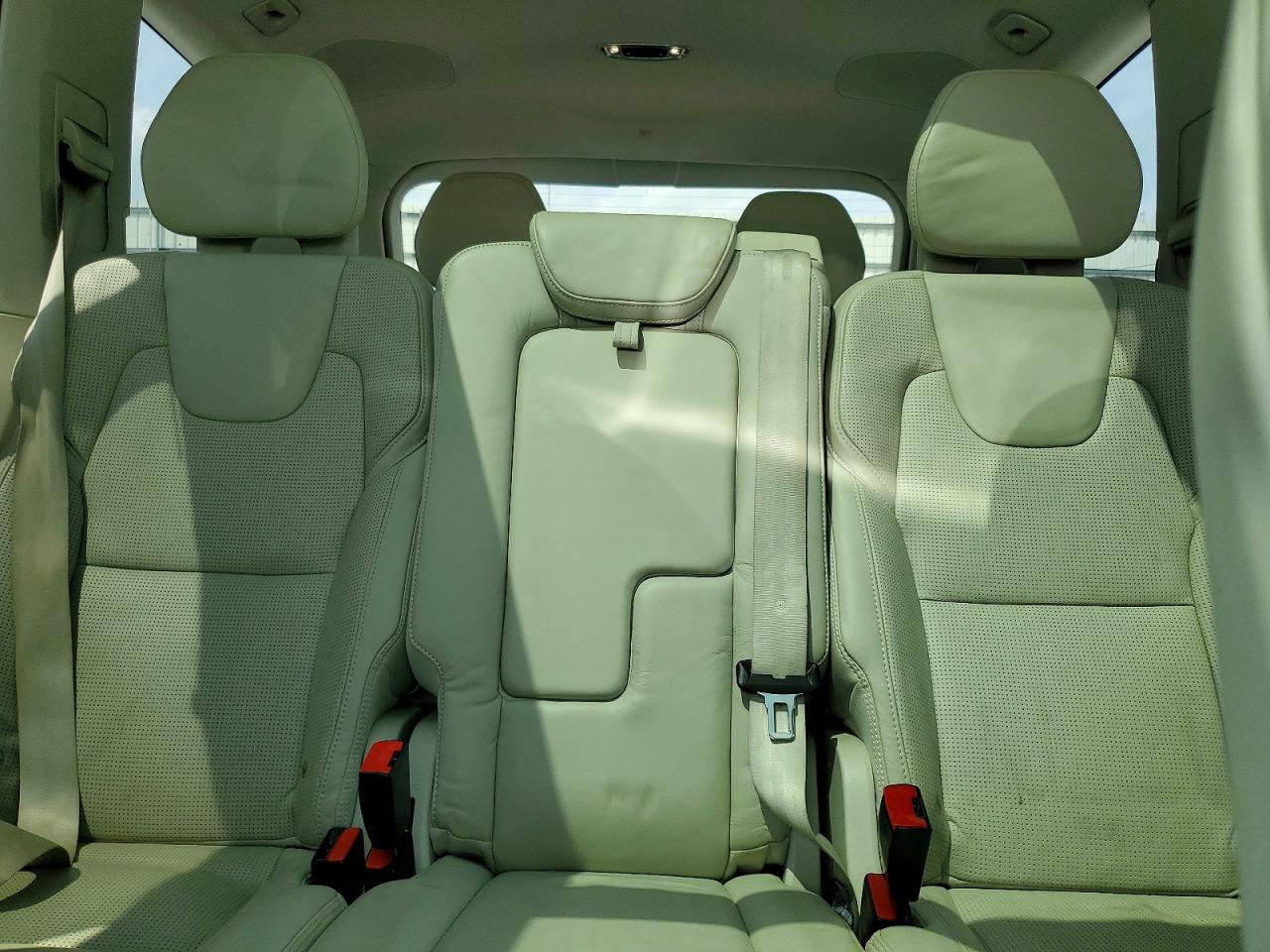 2016 VOLVO XC90 T6 photo 28
