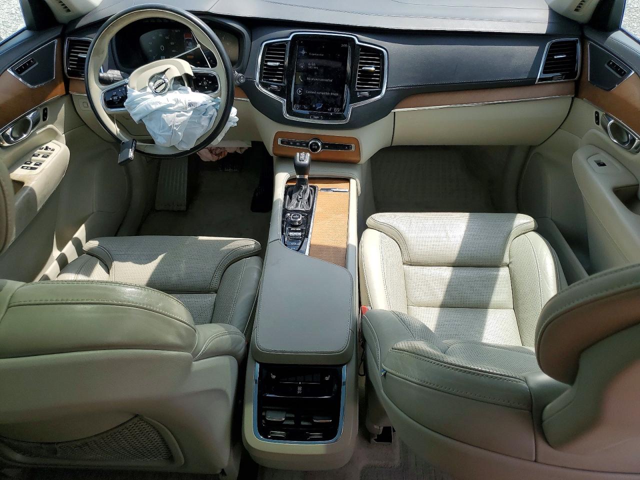 2016 VOLVO XC90 T6 photo 22