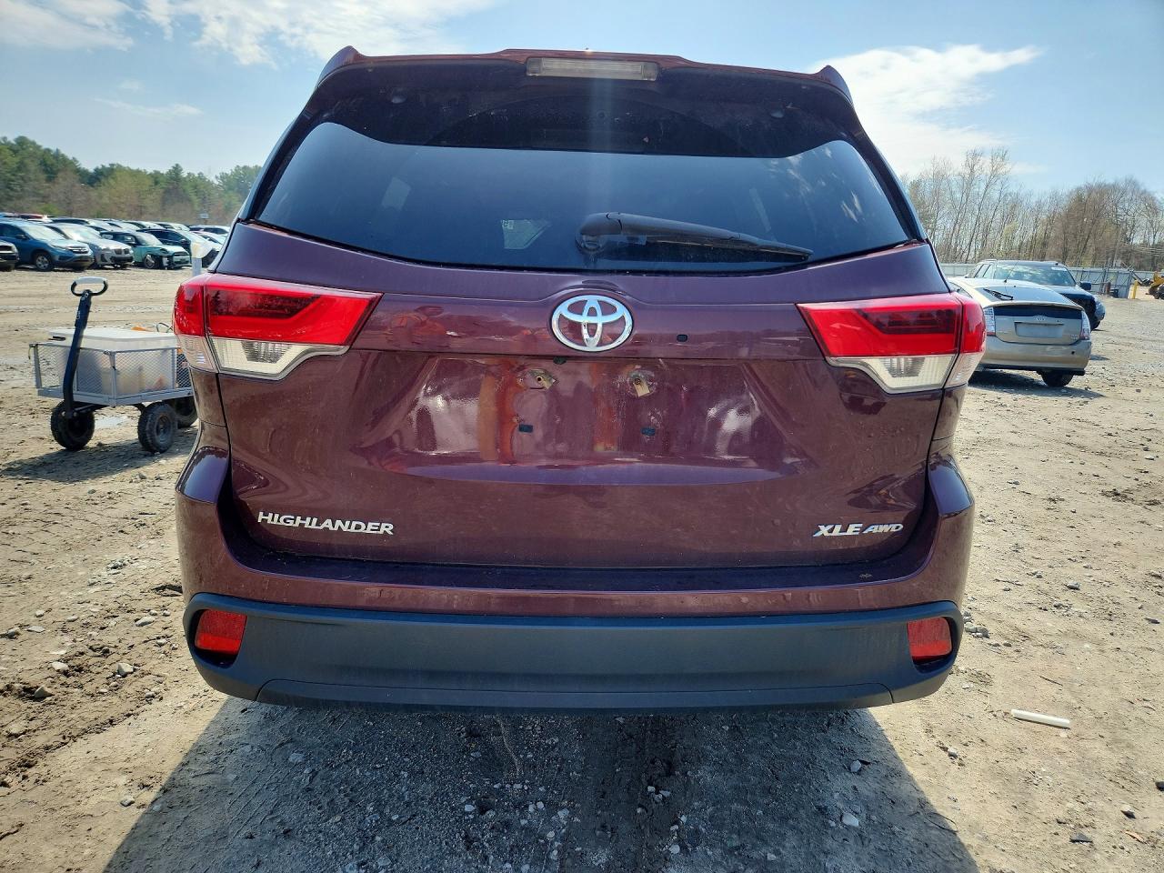 2018 TOYOTA HIGHLANDER XLE photo 11