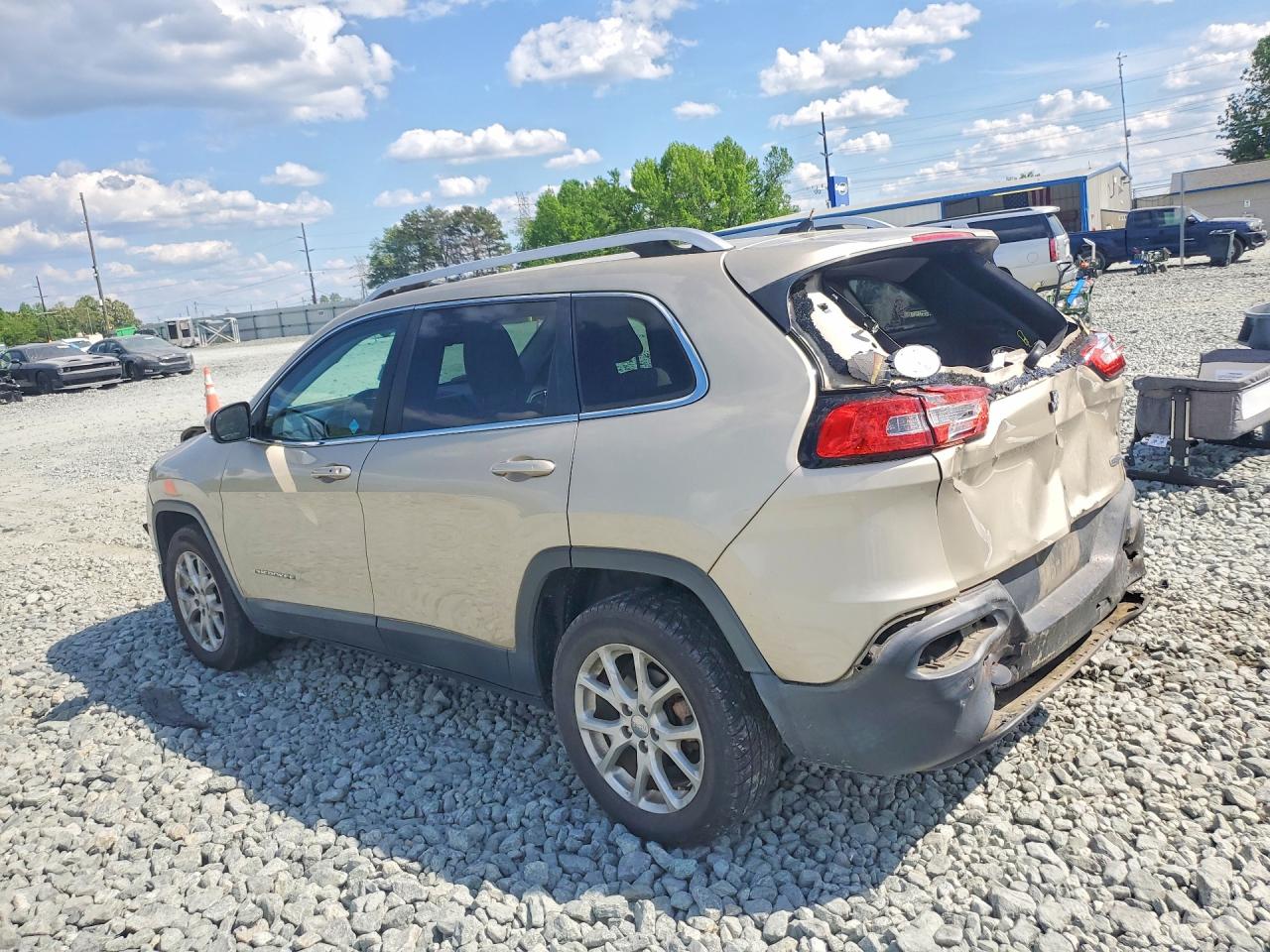 2015 JEEP CHEROKEE LATITUDE photo 4