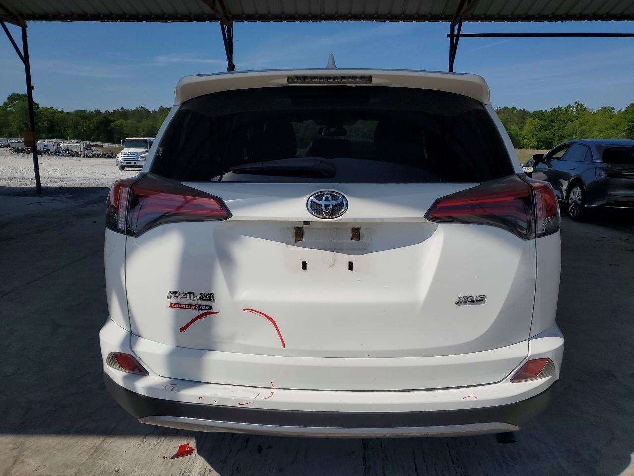 2018 TOYOTA RAV4 XLE photo 16