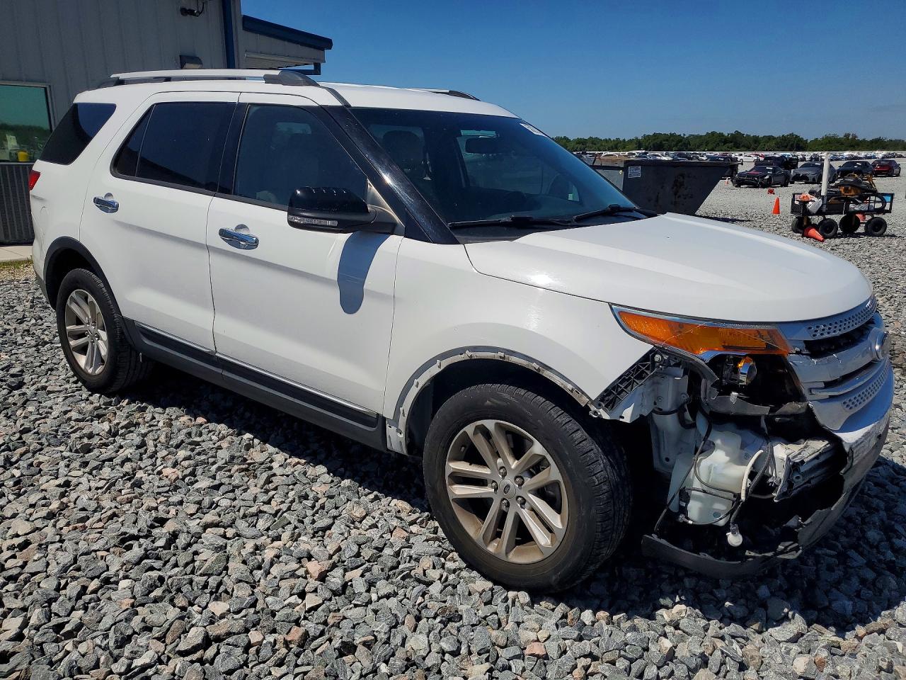2015 FORD EXPLORER XLT photo 4