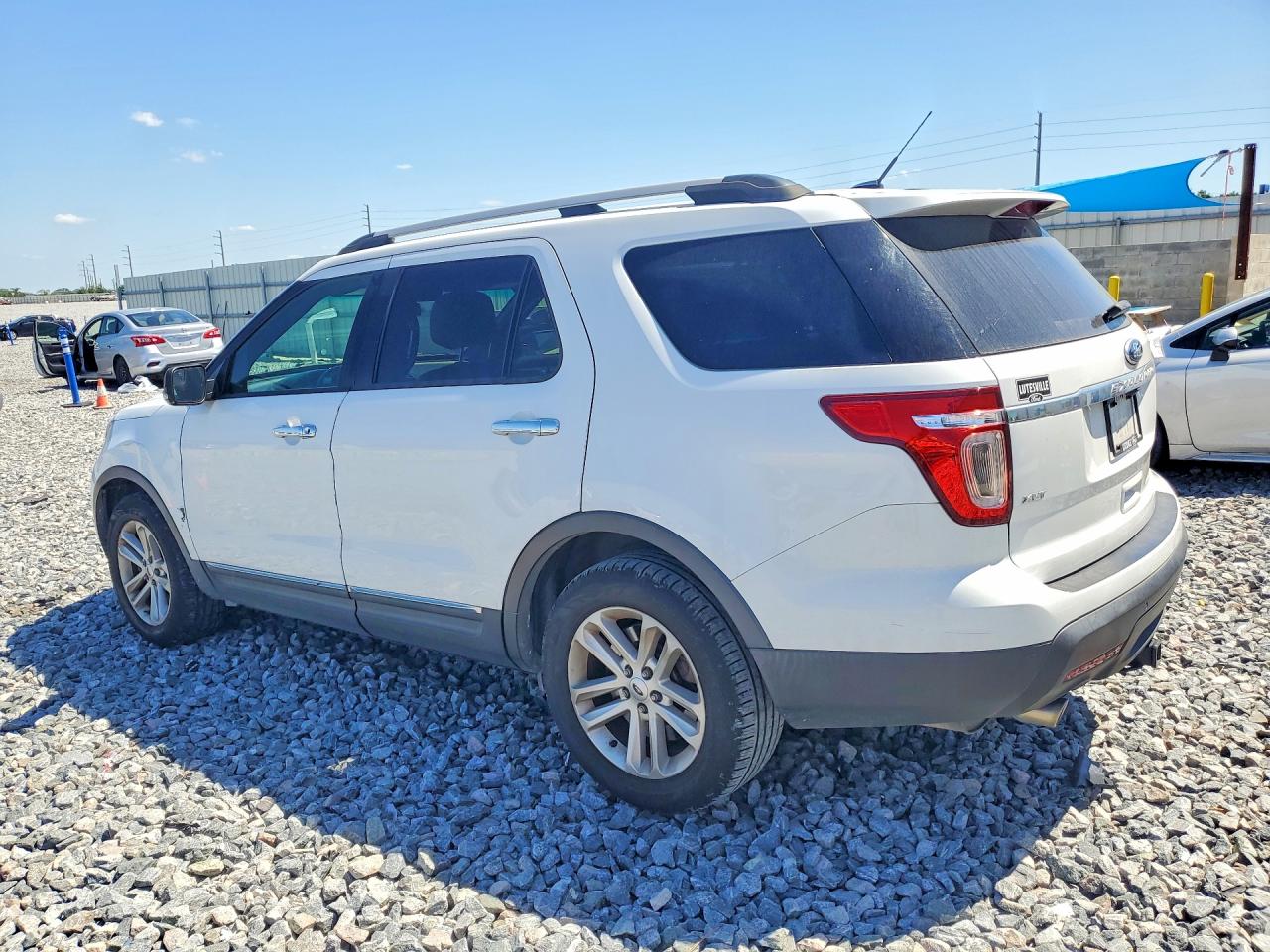 2015 FORD EXPLORER XLT photo 2