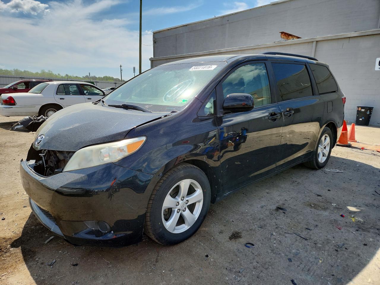 2015 TOYOTA SIENNA