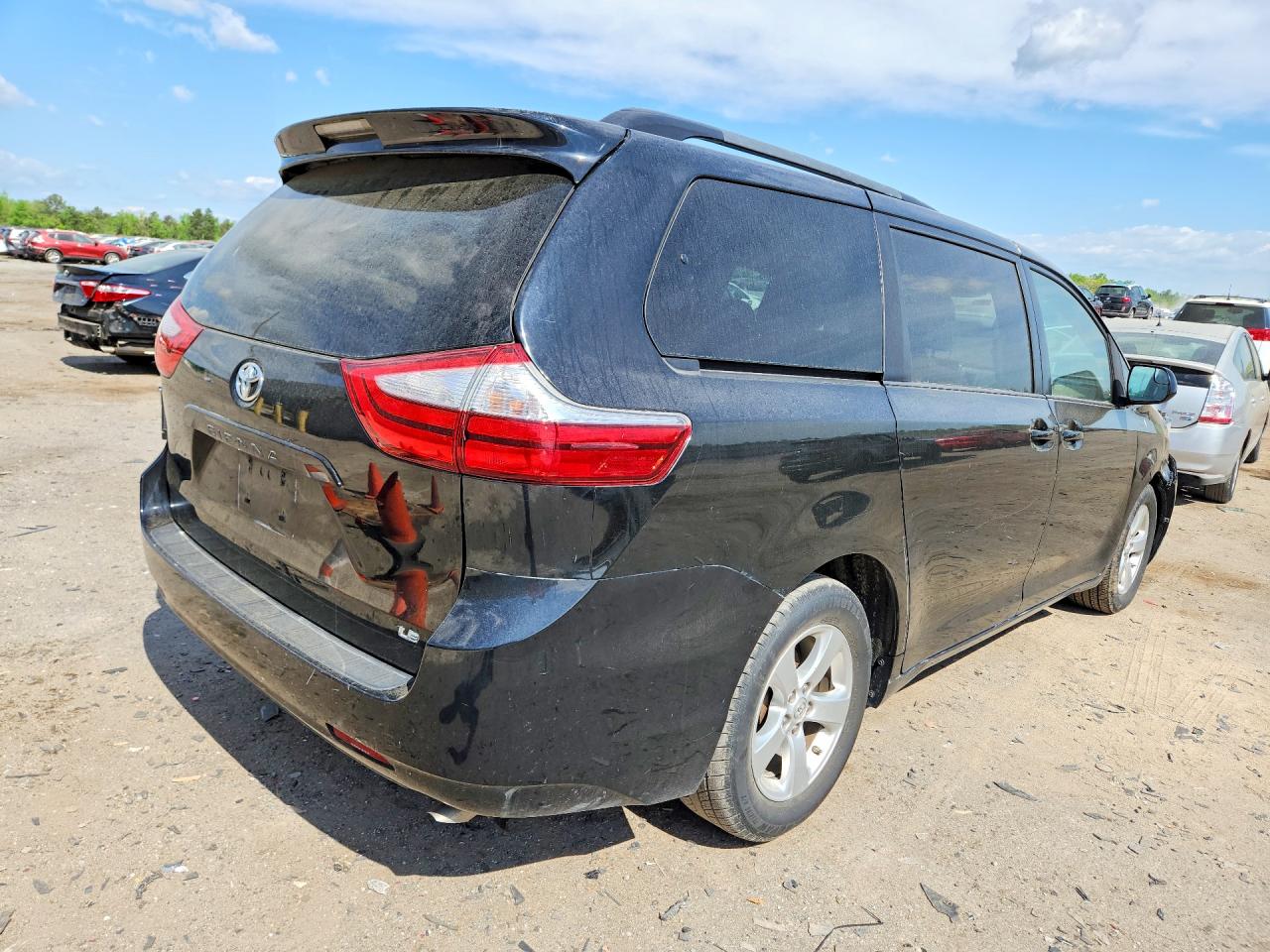 2015 TOYOTA SIENNA LE photo 5