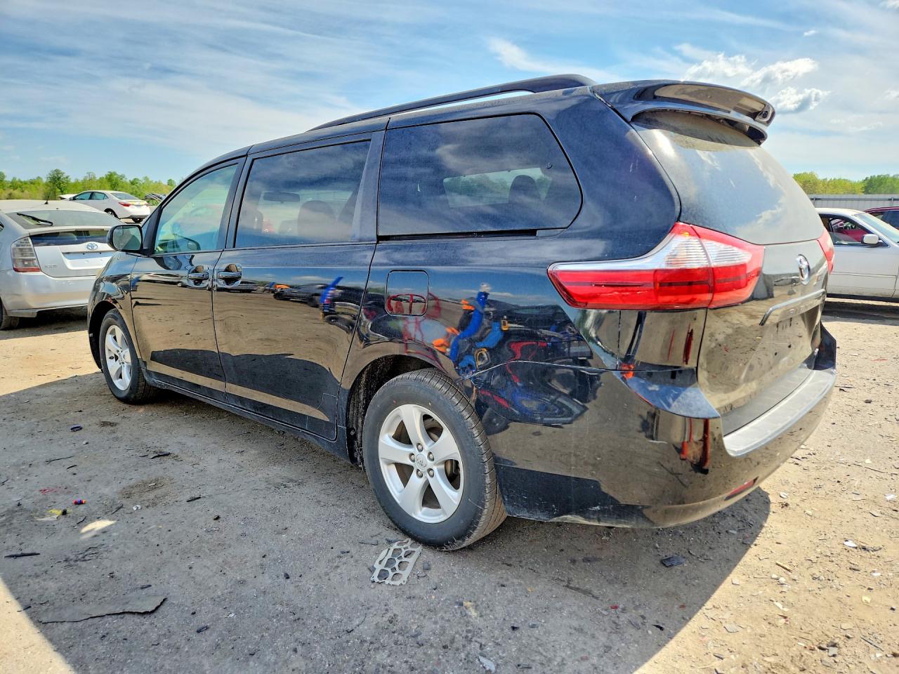 2015 TOYOTA SIENNA LE photo 3
