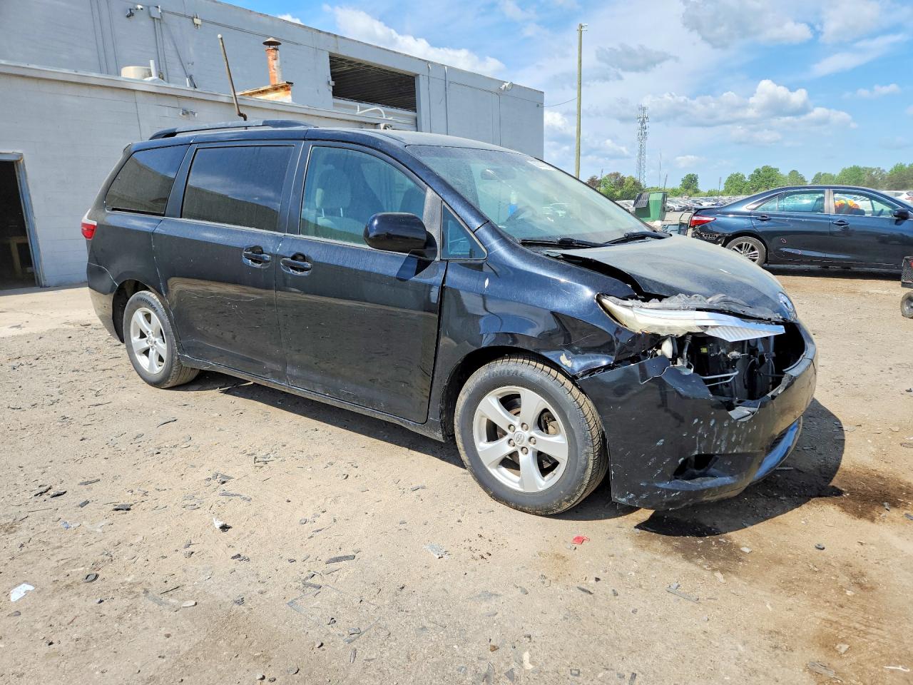2015 TOYOTA SIENNA LE photo 7