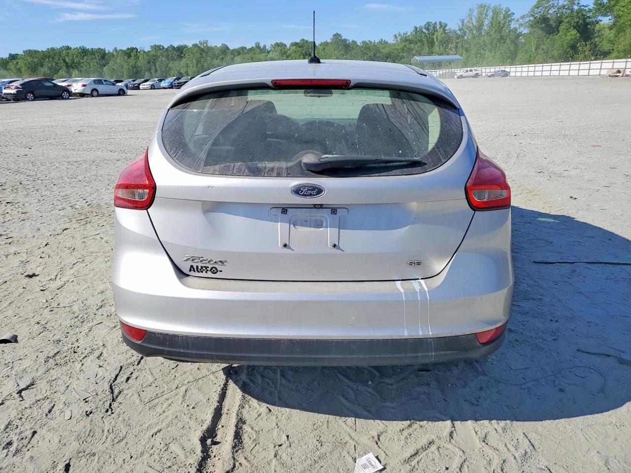 2017 FORD FOCUS SE photo 6