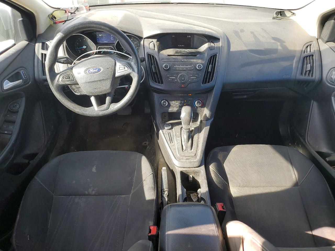 2017 FORD FOCUS SE photo 8