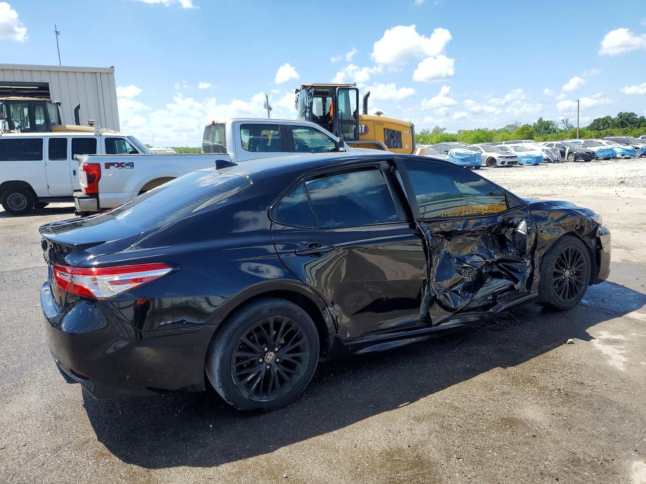 2020 TOYOTA CAMRY SE NIGHTSHADE photo 5