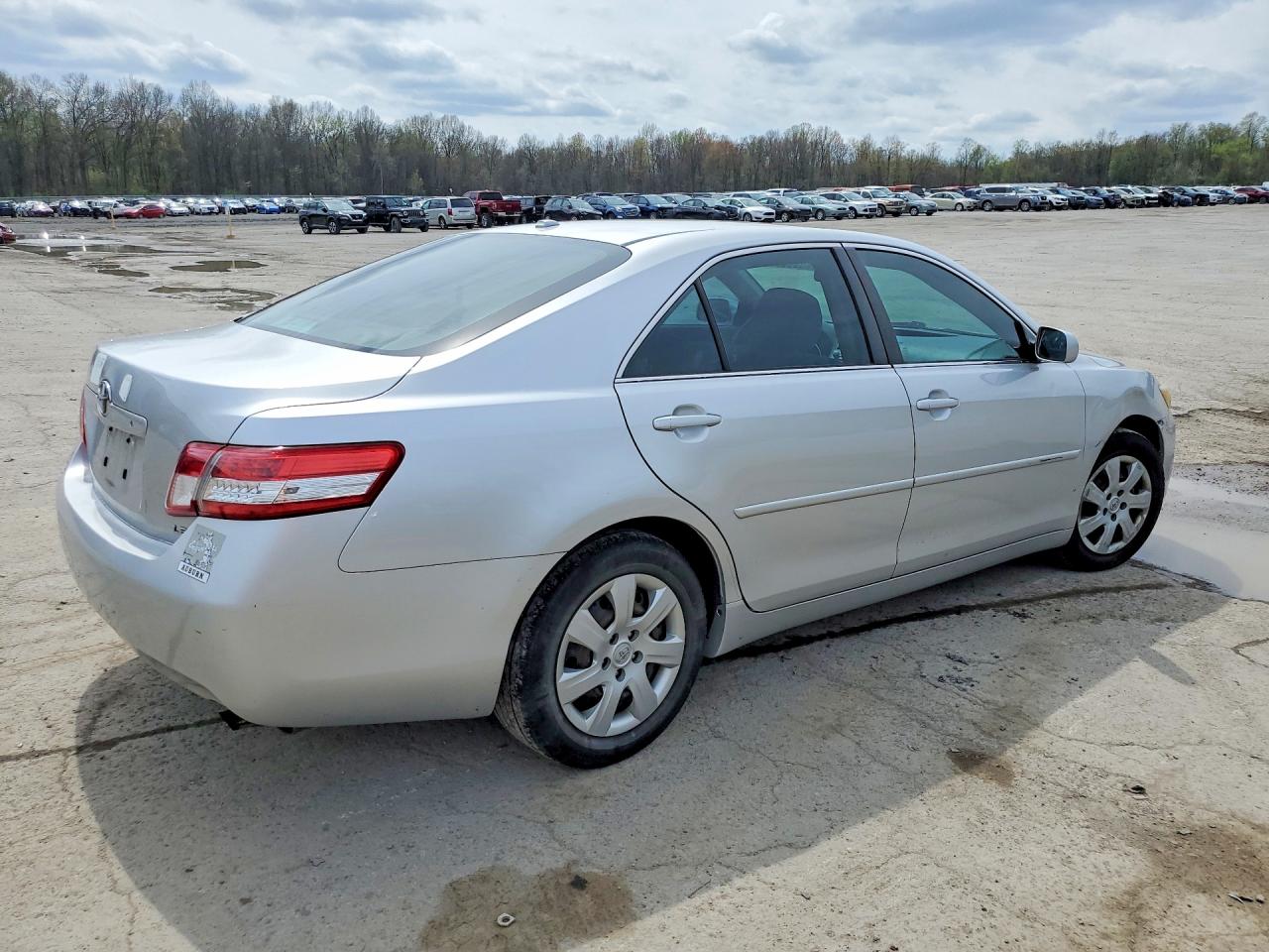 2010 TOYOTA CAMRY LE photo 7