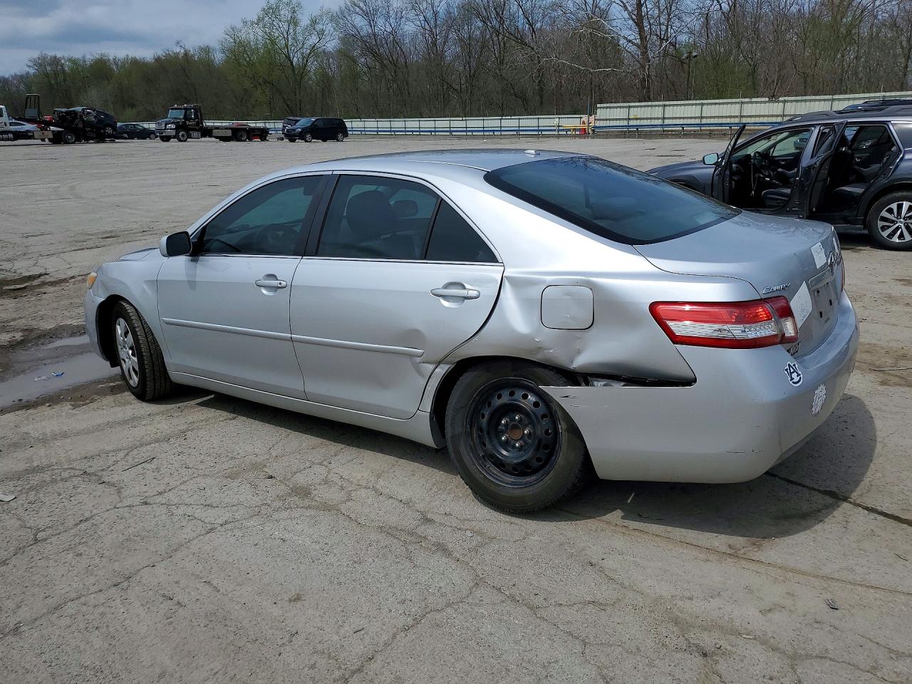 2010 TOYOTA CAMRY LE photo 4