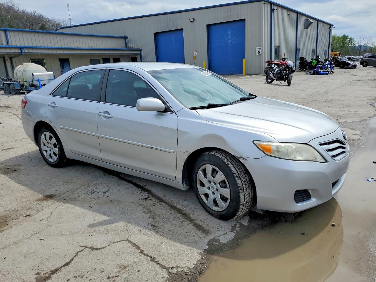 2010 TOYOTA CAMRY LE photo 10
