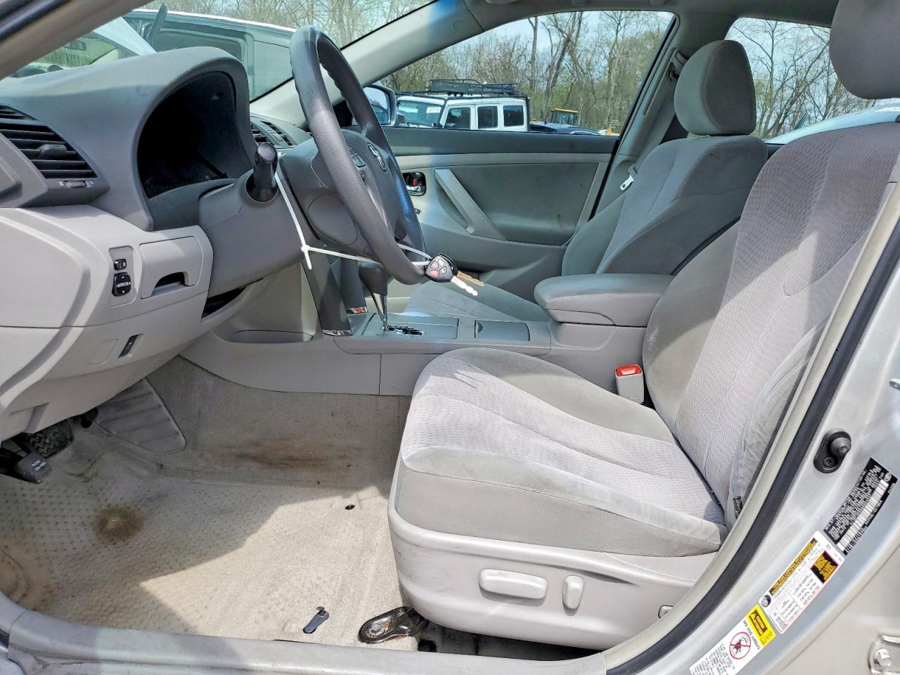 2010 TOYOTA CAMRY LE photo 19