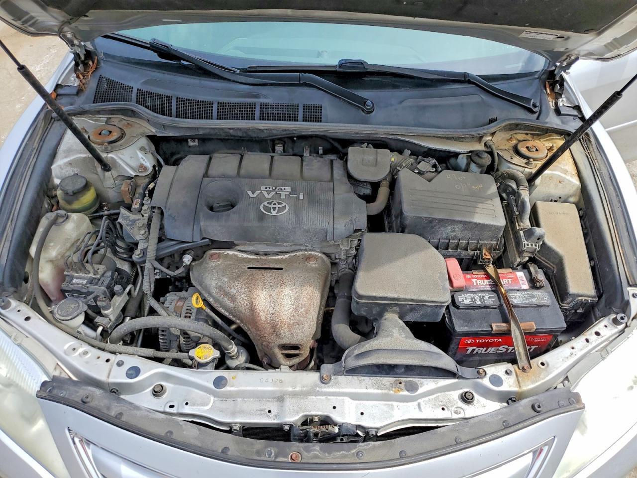 2010 TOYOTA CAMRY LE photo 31