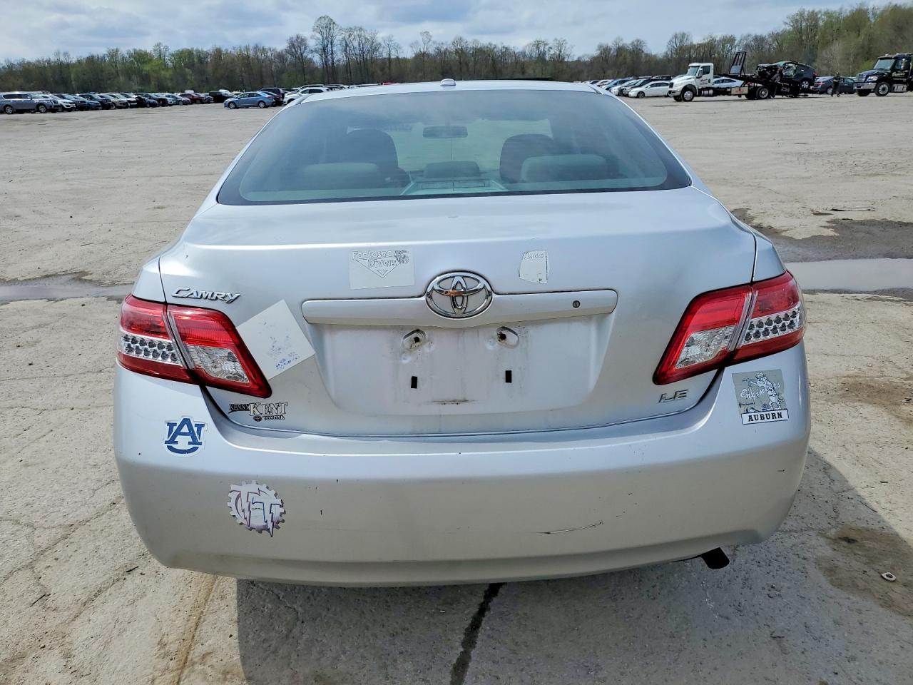 2010 TOYOTA CAMRY LE photo 16