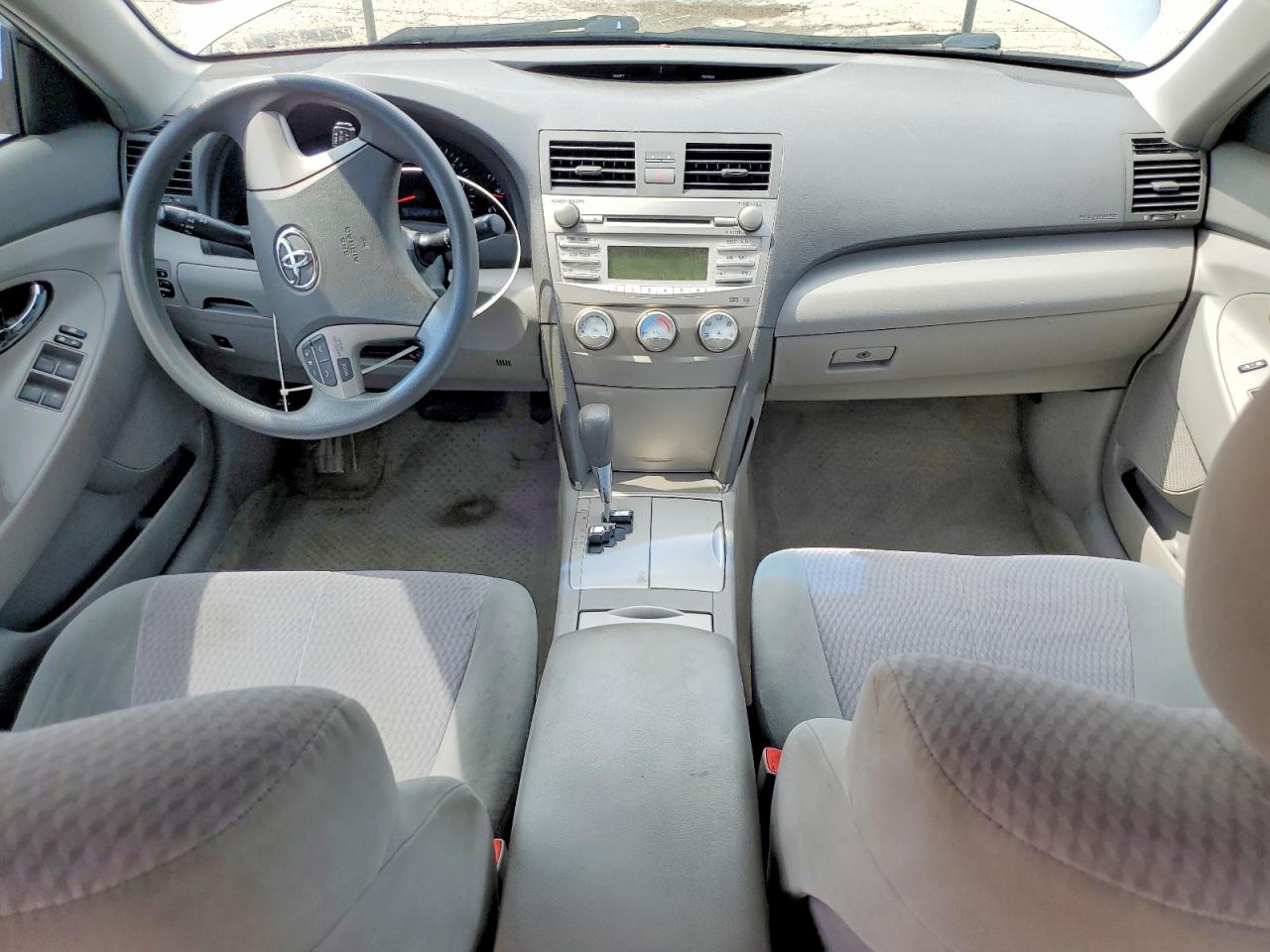 2010 TOYOTA CAMRY LE photo 22