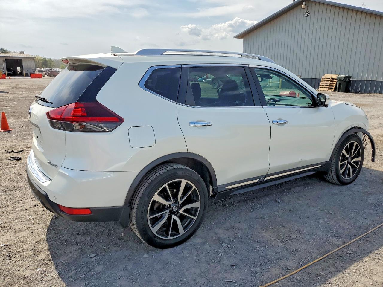 2019 NISSAN ROGUE photo 3