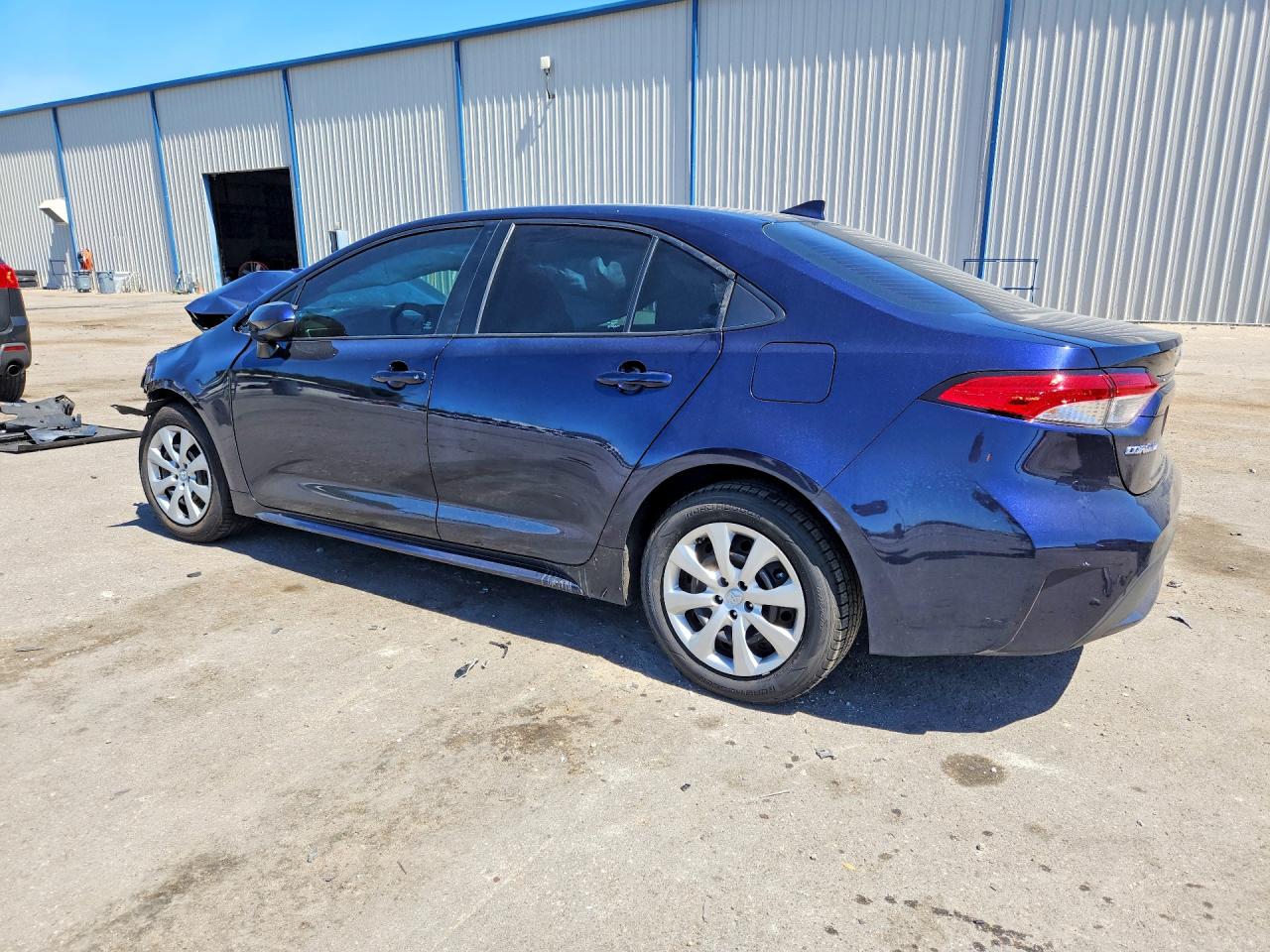2022 TOYOTA COROLLA LE photo 2