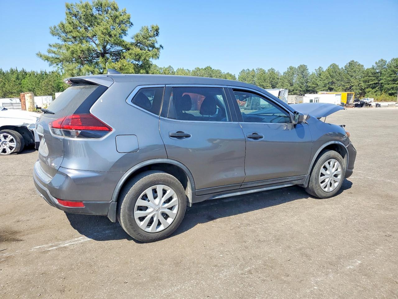 2018 NISSAN ROGUE S photo 3