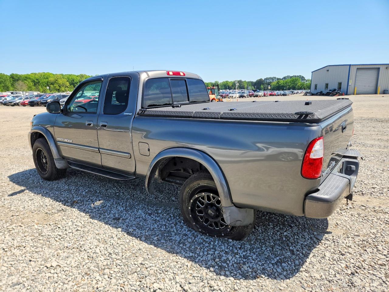 2005 TOYOTA TUNDRA photo 3