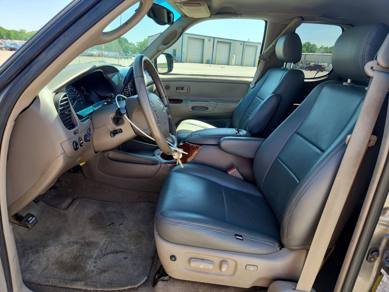 2005 TOYOTA TUNDRA photo 13