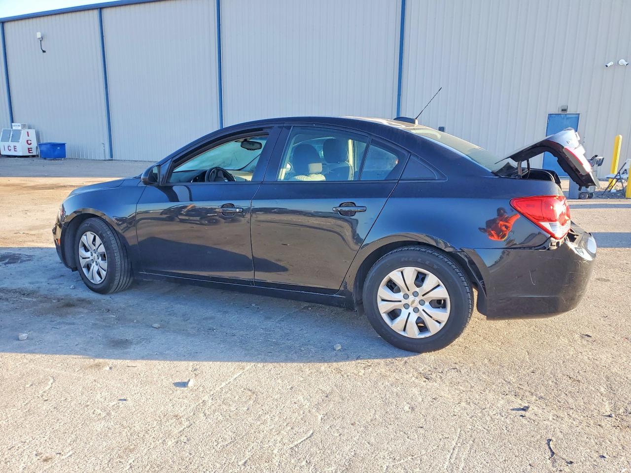 2015 CHEVROLET CRUZE LS photo 3