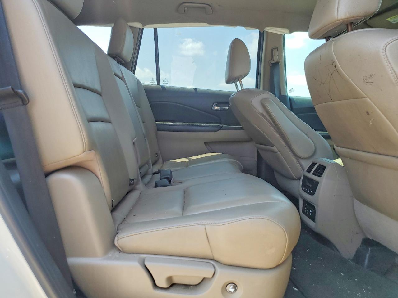 2016 HONDA PILOT TOURING photo 21