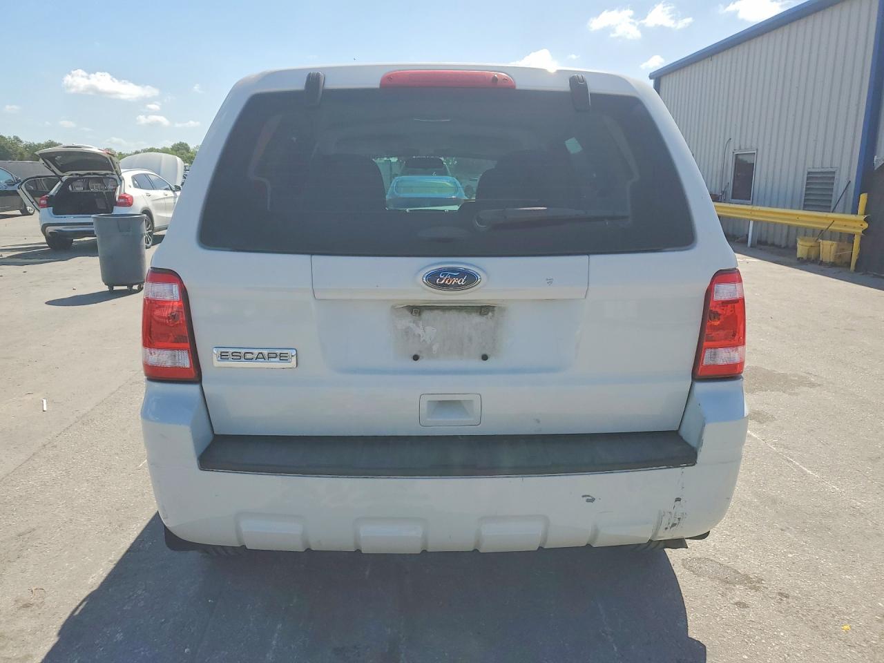 2011 FORD ESCAPE XLS photo 16