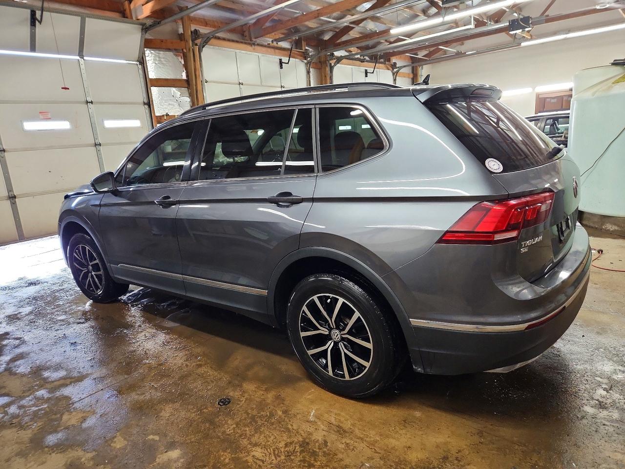 2021 VOLKSWAGEN TIGUAN SE photo 2