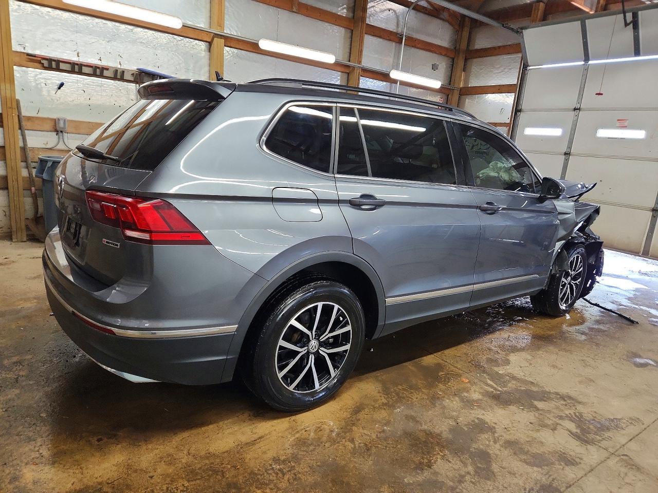 2021 VOLKSWAGEN TIGUAN SE photo 3