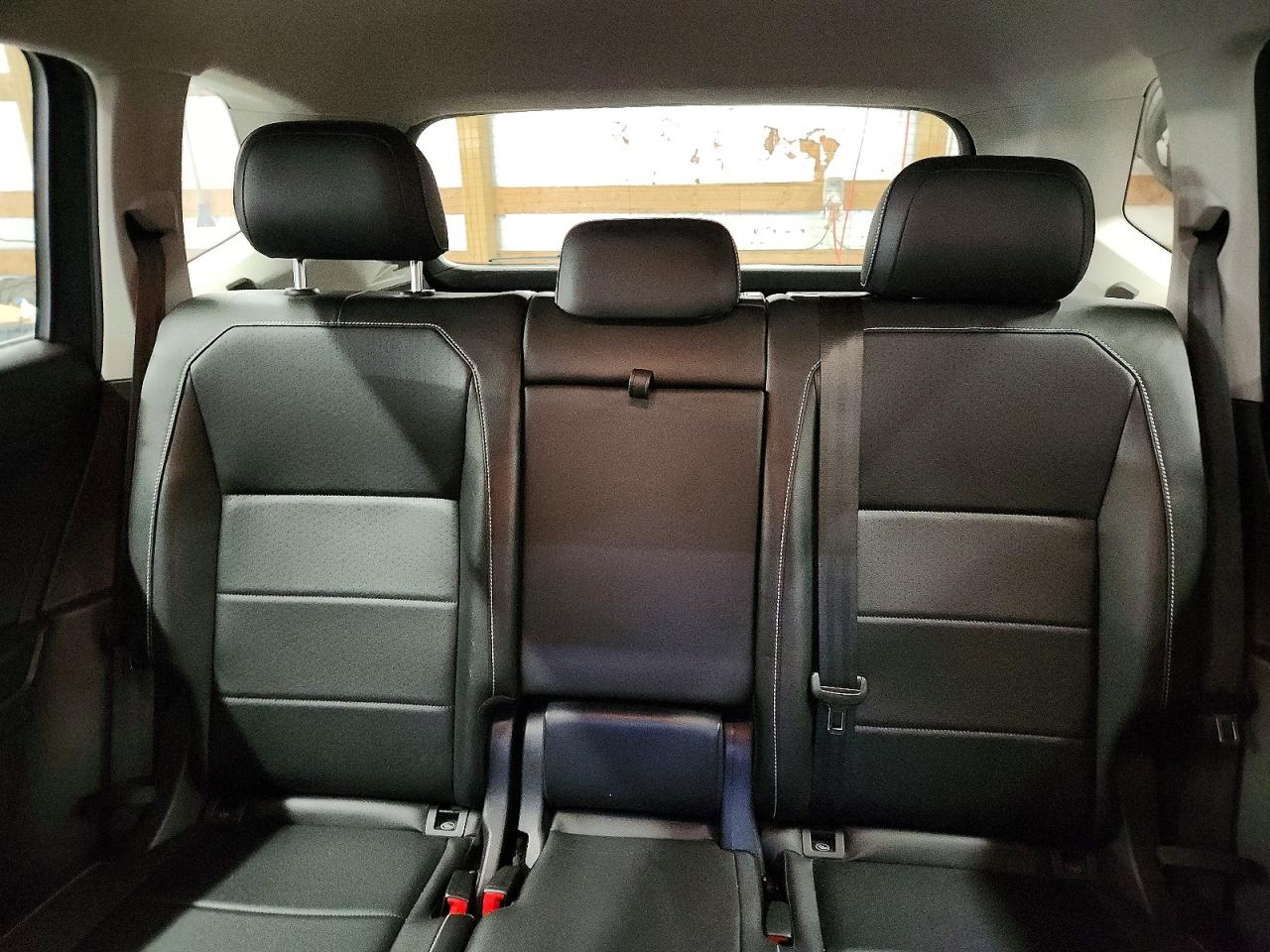 2021 VOLKSWAGEN TIGUAN SE photo 10