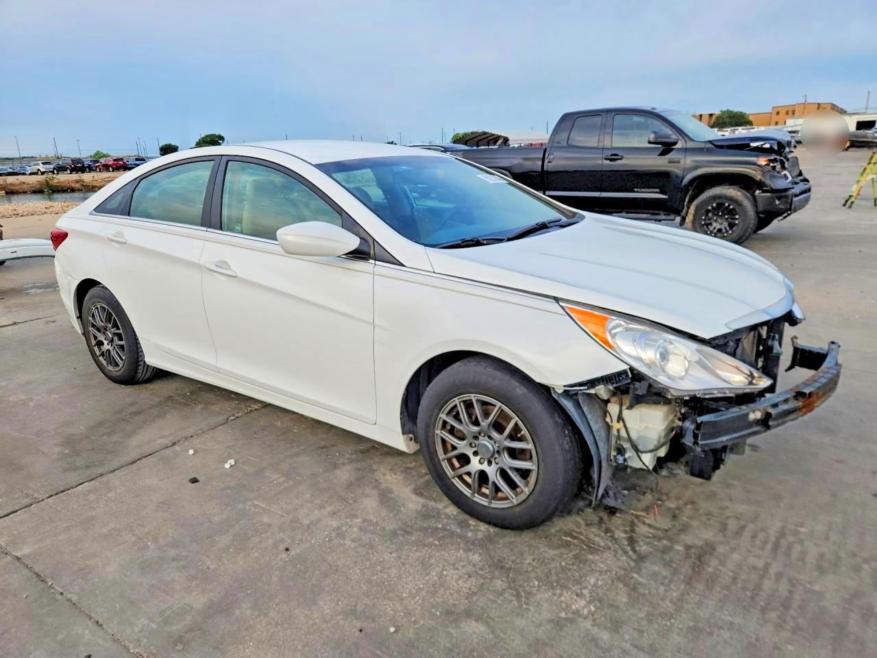 2013 HYUNDAI SONATA GLS photo 4