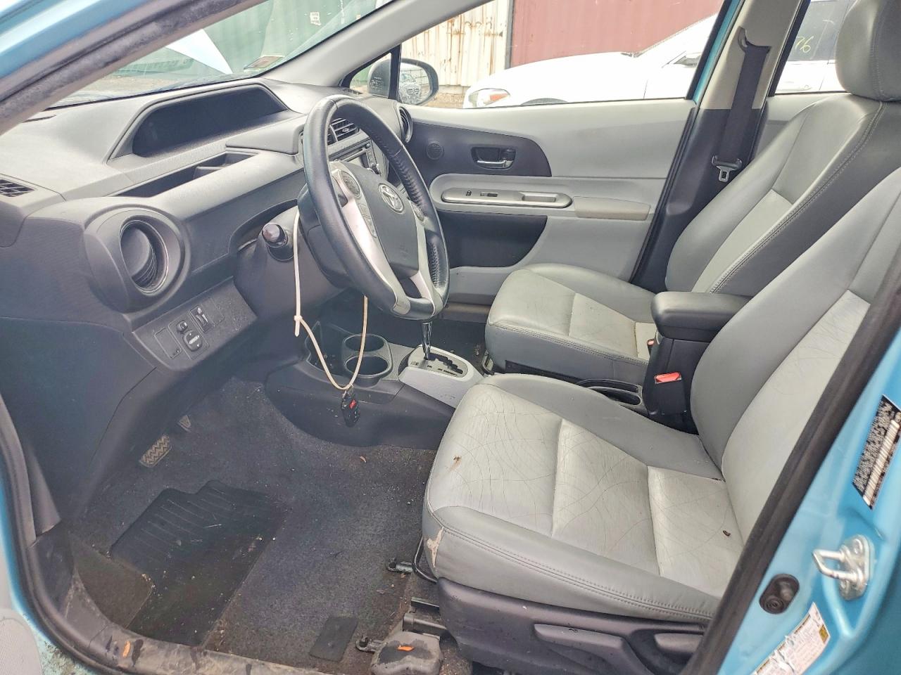 2013 TOYOTA PRIUS C FOUR photo 7