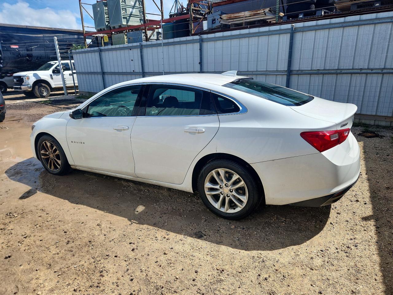 2017 CHEVROLET MALIBU LT photo 4