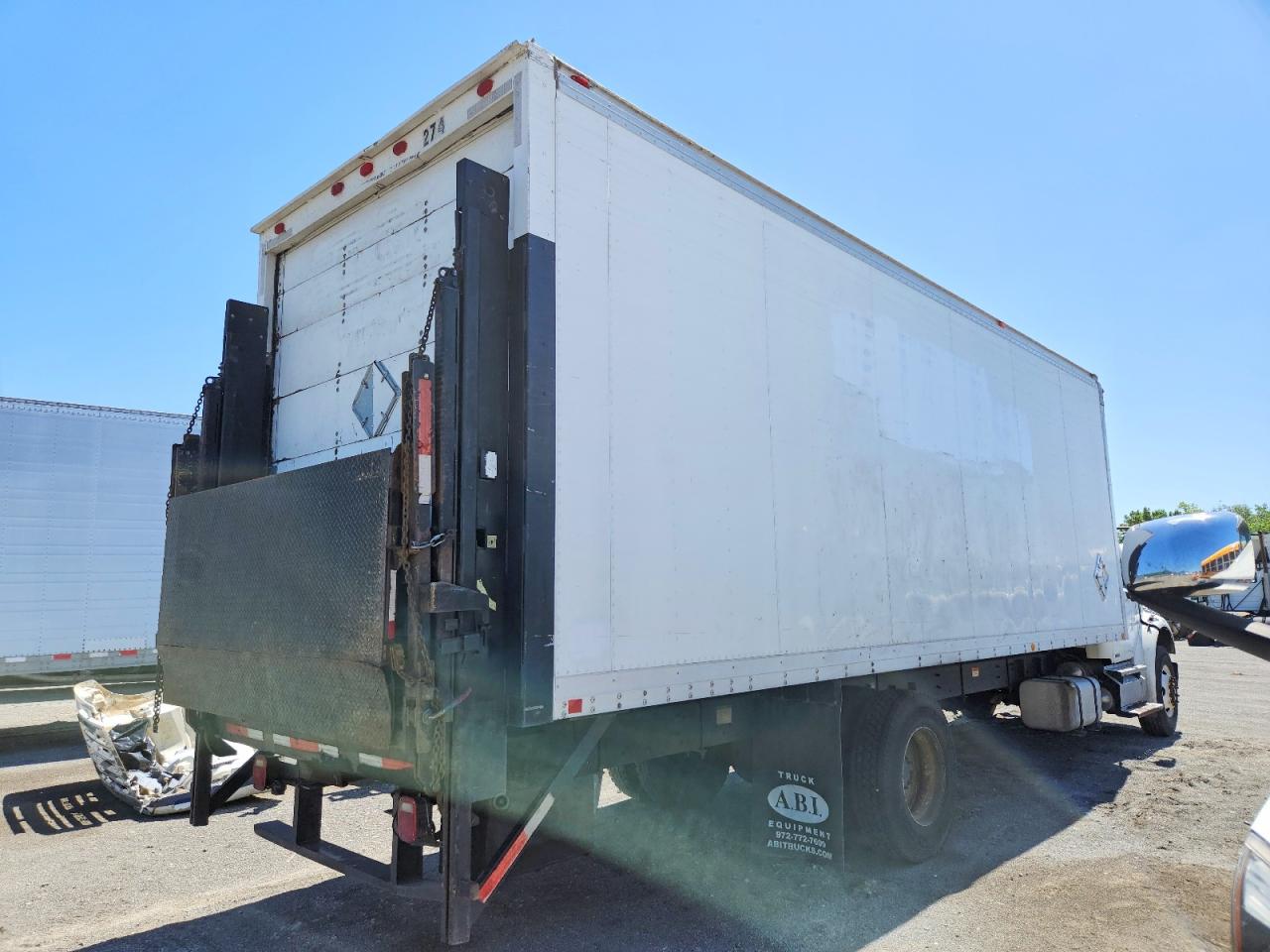 2012 FREIGHTLINER BUSINESS CLASS M2 BOX TRUCK photo 4