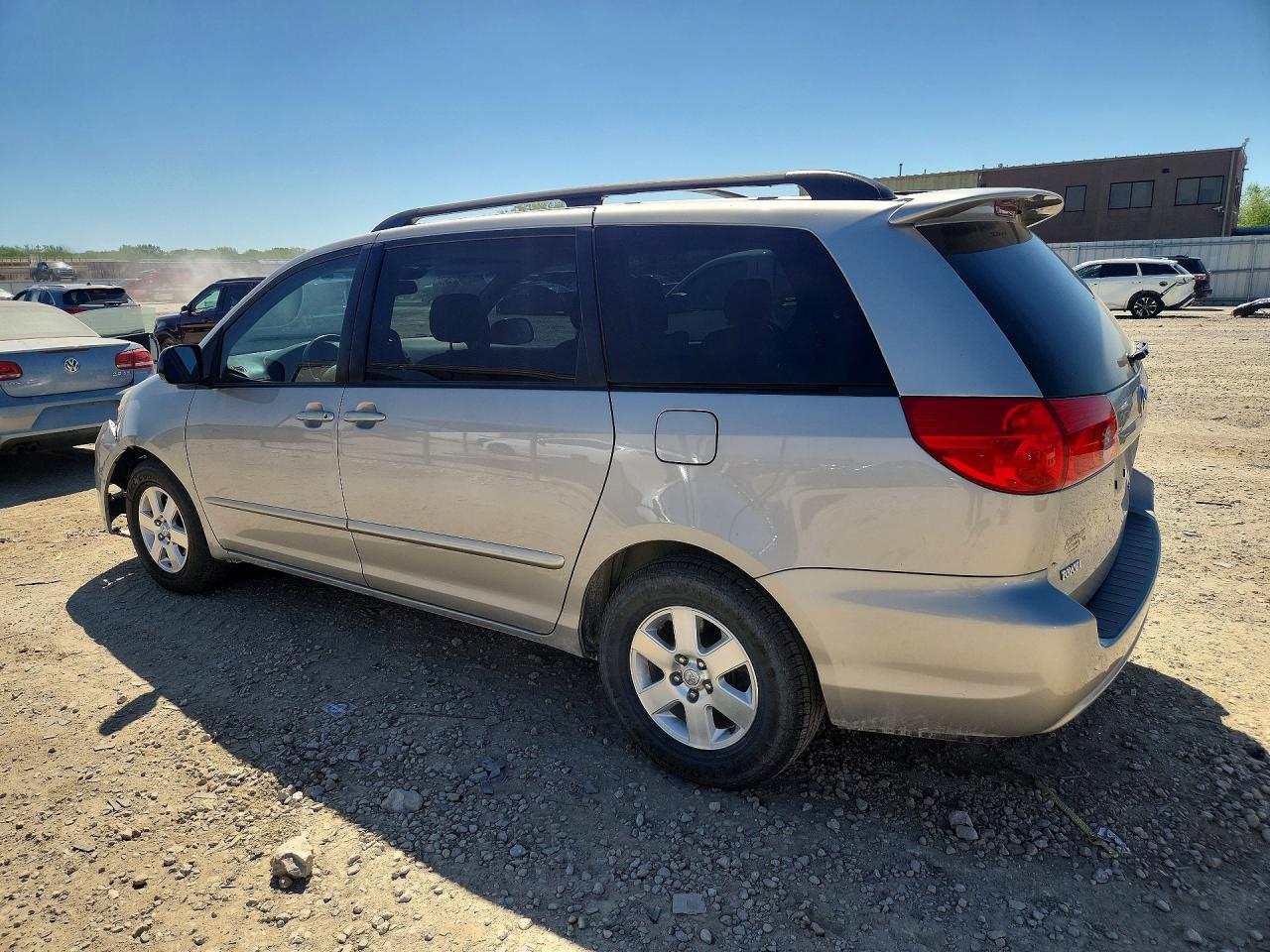 2008 TOYOTA SIENNA LE 7-PASSENGER photo 2