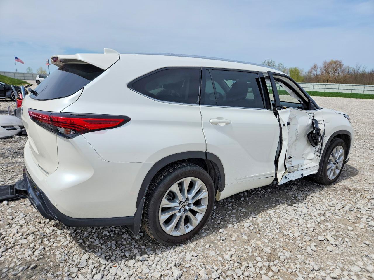 2021 TOYOTA HIGHLANDER LIMITED photo 5