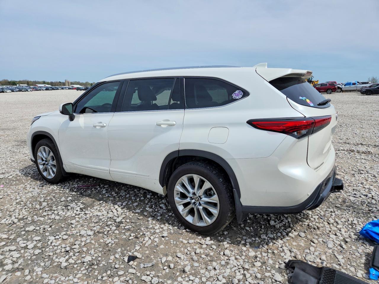 2021 TOYOTA HIGHLANDER LIMITED photo 3