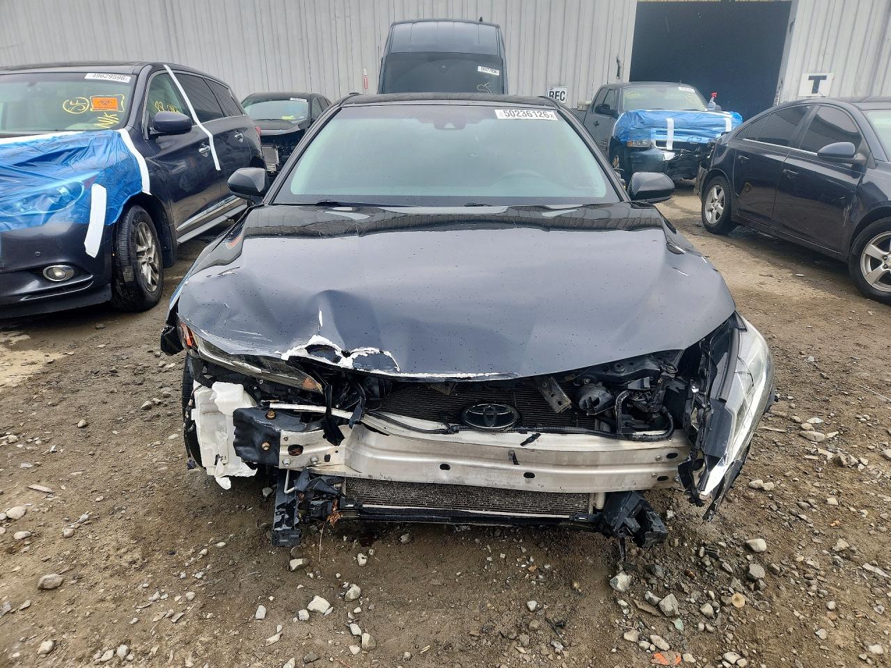 2018 TOYOTA CAMRY LE photo 13