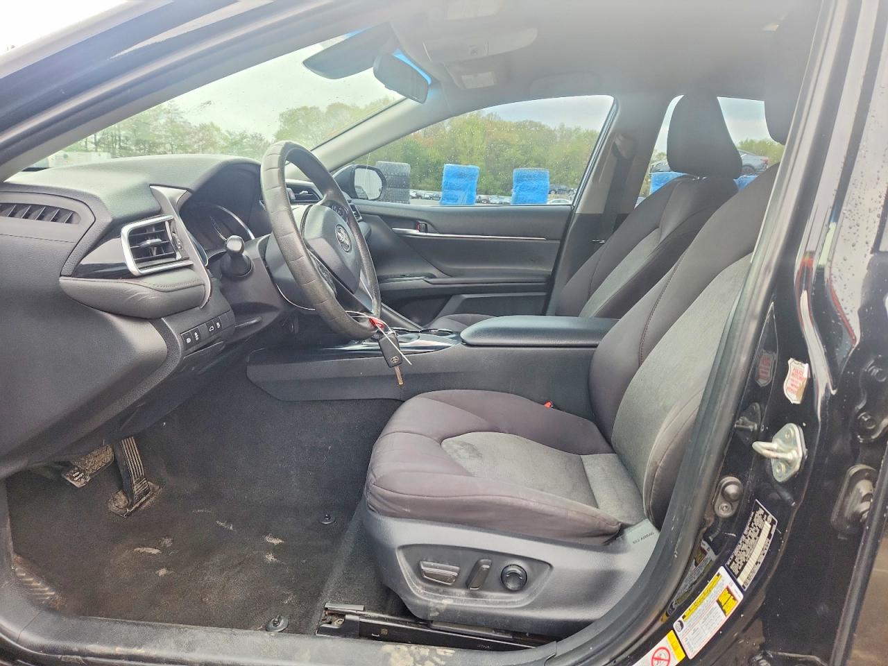 2018 TOYOTA CAMRY LE photo 19